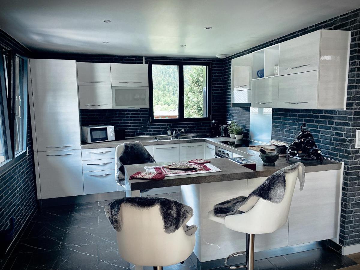 Chalet Amour Blanc Chamonix เลอุชส์ ภายนอก รูปภาพ